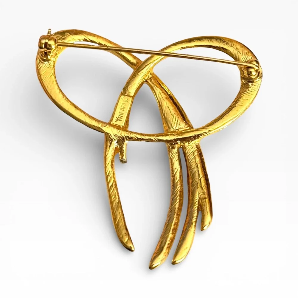 Trifari Vintage Abstract Bow Ribbon Brooch‎ Pin Signed